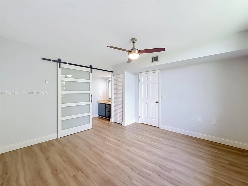 1713 Whitehall Dr #404 Davie, FL 33324