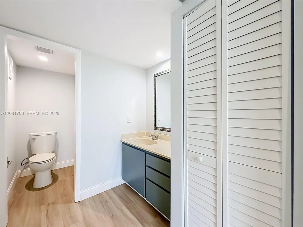 1713 Whitehall Dr #404 Davie, FL 33324