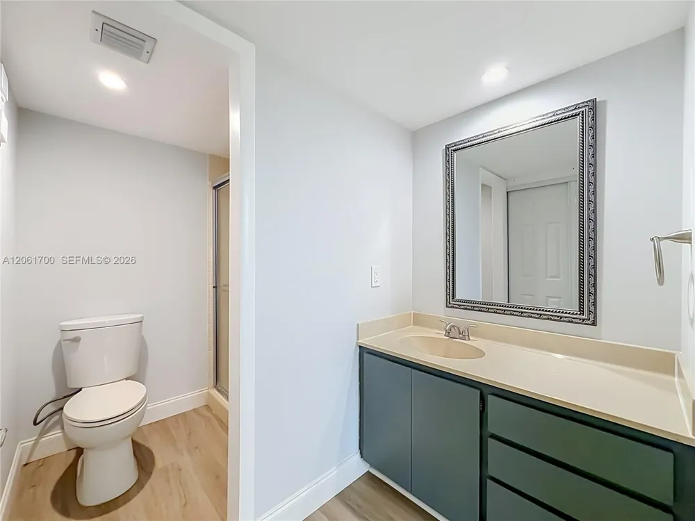 1713 Whitehall Dr #404 Davie, FL 33324