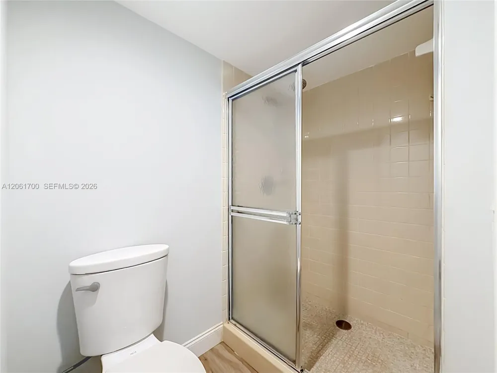 1713 Whitehall Dr #404 Davie, FL 33324