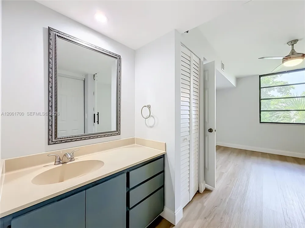 1713 Whitehall Dr #404 Davie, FL 33324