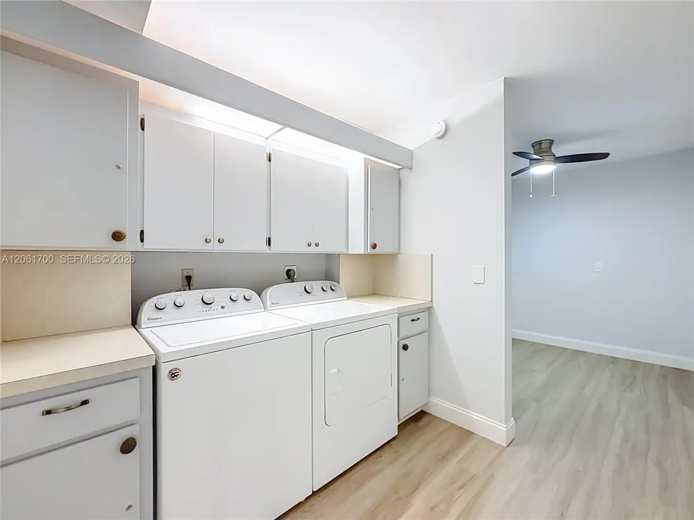 1713 Whitehall Dr #404 Davie, FL 33324