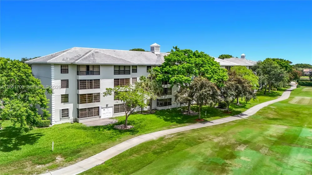 1713 Whitehall Dr #404 Davie, FL 33324