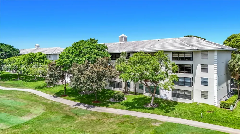 1713 Whitehall Dr #404 Davie, FL 33324