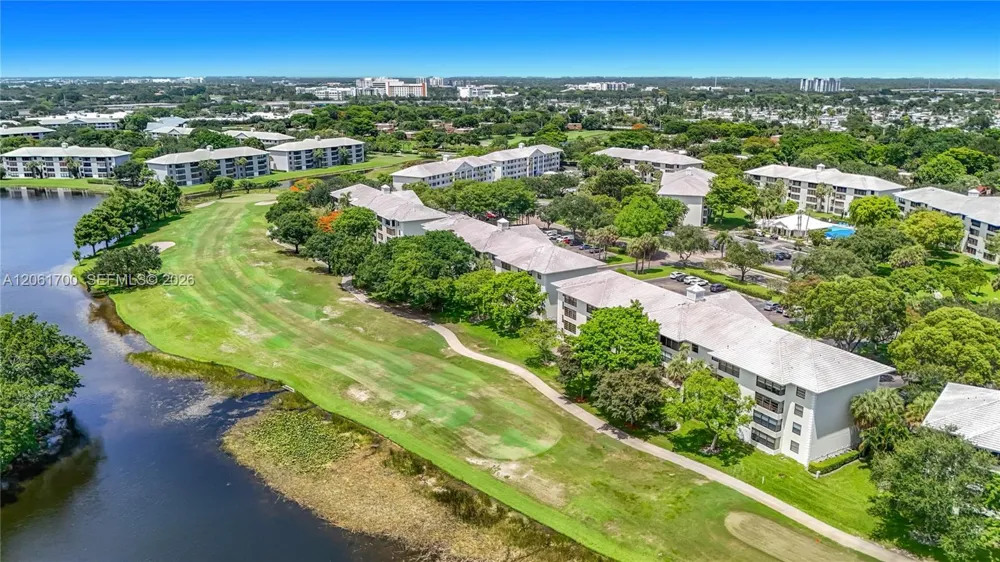 1713 Whitehall Dr #404 Davie, FL 33324