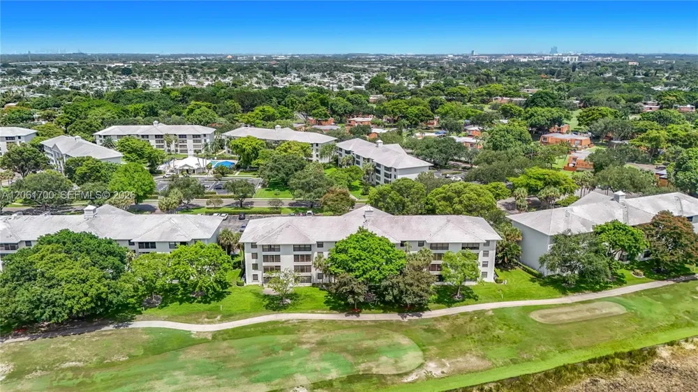1713 Whitehall Dr #404 Davie, FL 33324