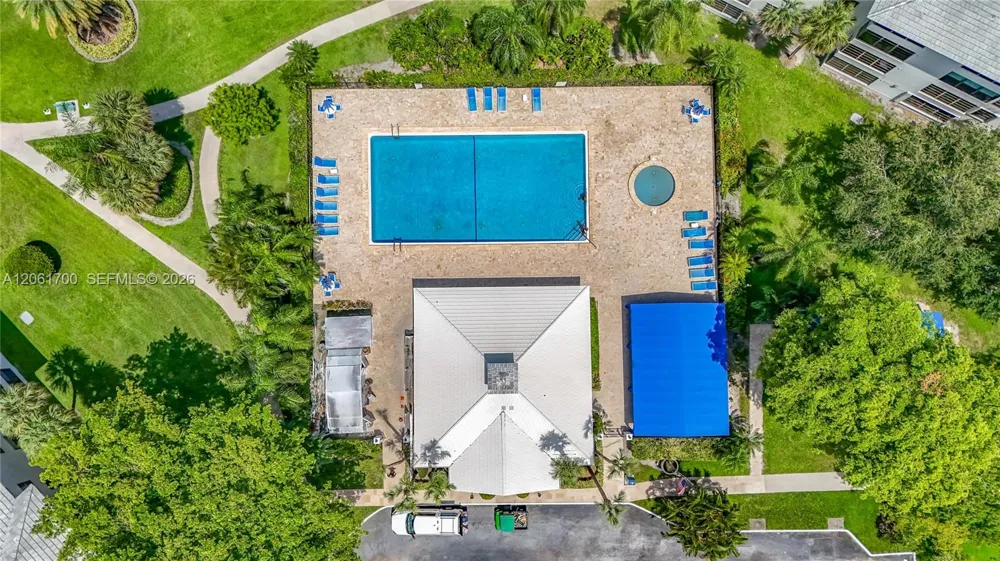 1713 Whitehall Dr #404 Davie, FL 33324