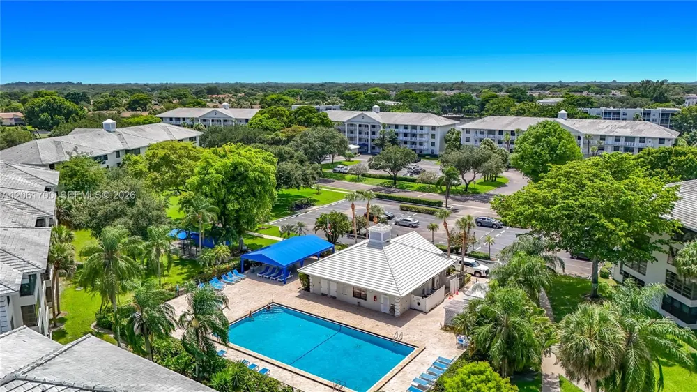 1713 Whitehall Dr #404 Davie, FL 33324
