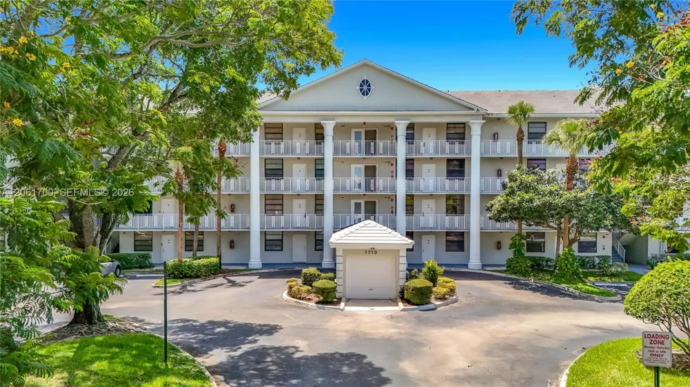 1713 Whitehall Dr #404 Davie, FL 33324