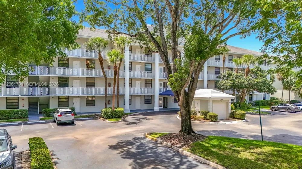 1713 Whitehall Dr #404 Davie, FL 33324