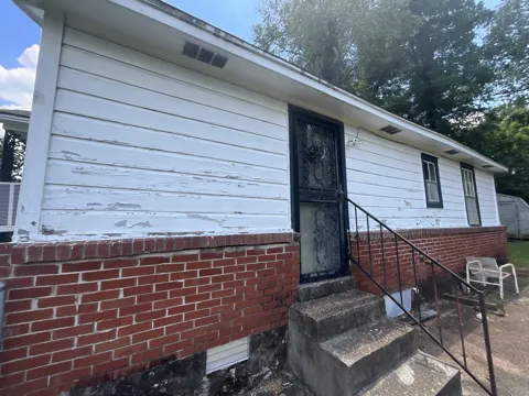1455 Effie Rd