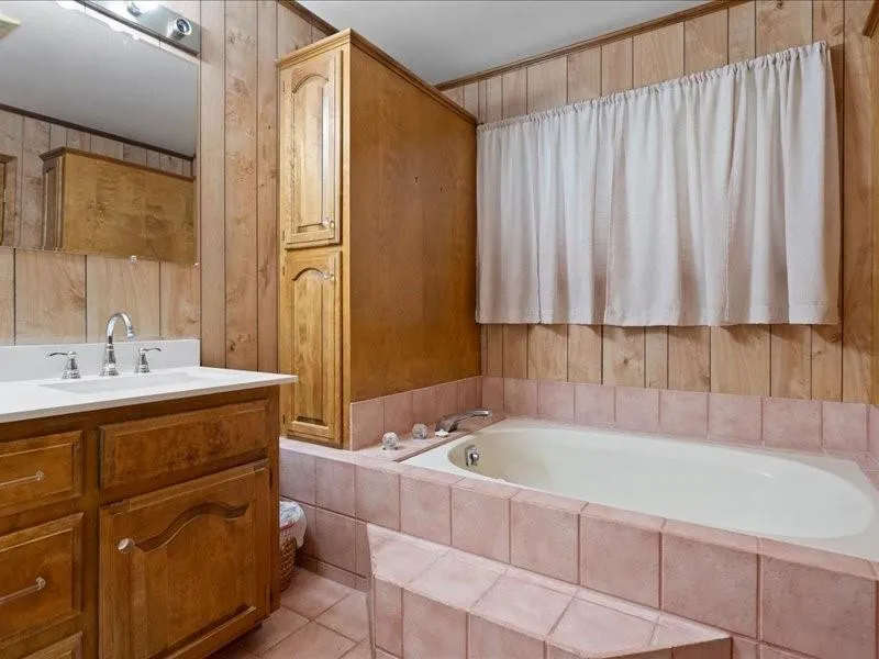 2664 An County Road 103 Elkhart, TX 75839