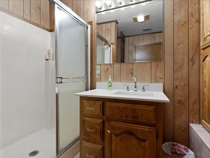 2664 An County Road 103 Elkhart, TX 75839