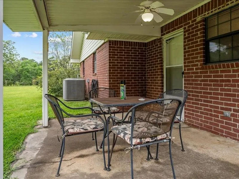 2664 An County Road 103 Elkhart, TX 75839