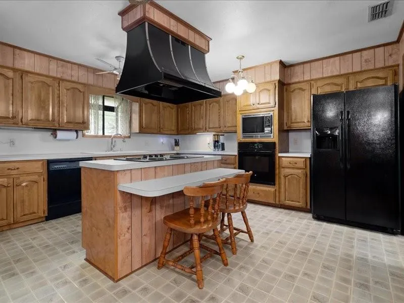 2664 An County Road 103 Elkhart, TX 75839