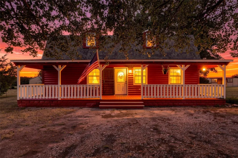 1549 County Road 2130 Telephone, TX 75488