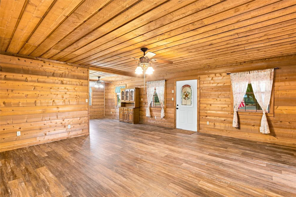 1549 County Road 2130 Telephone, TX 75488