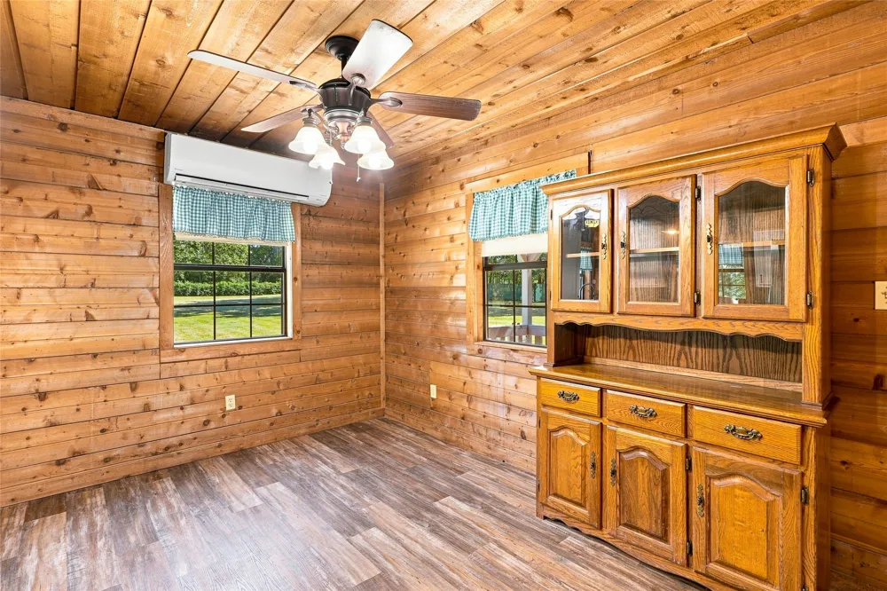 1549 County Road 2130 Telephone, TX 75488