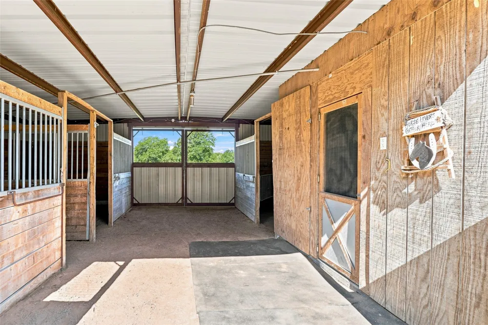 1549 County Road 2130 Telephone, TX 75488