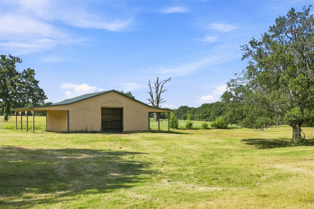 1549 County Road 2130 Telephone, TX 75488