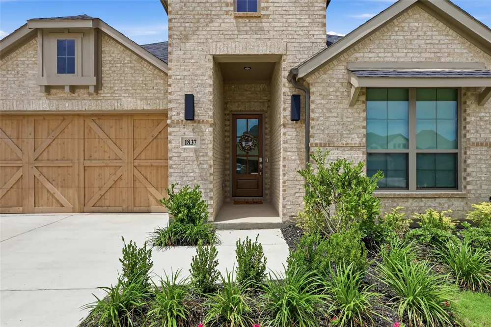 1837 Flowing Ridge Road Midlothian, TX 76065