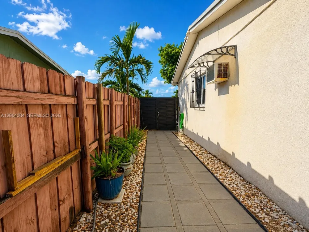 2950 NW 210th Ter Miami Gardens, FL 33056