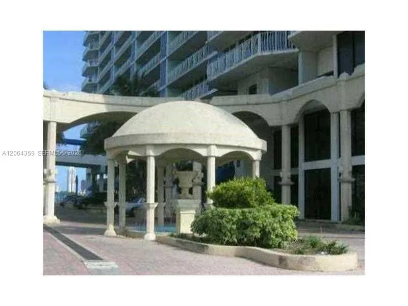 7601 E Treasure Dr #921 North Bay Village, FL 33141