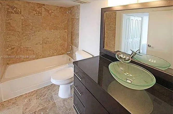 7601 E Treasure Dr #921 North Bay Village, FL 33141