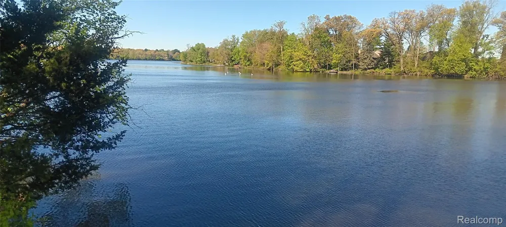 58670 River Heights Drive Three Rivers City, MI 49093