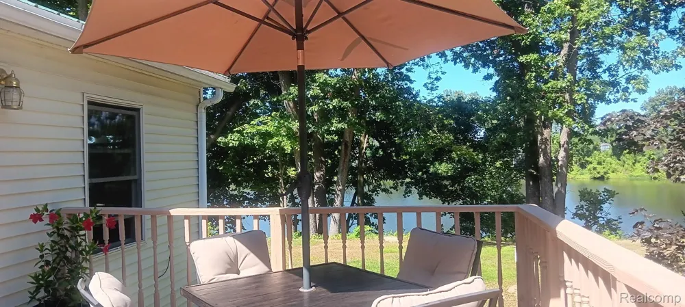 58670 River Heights Drive Three Rivers City, MI 49093