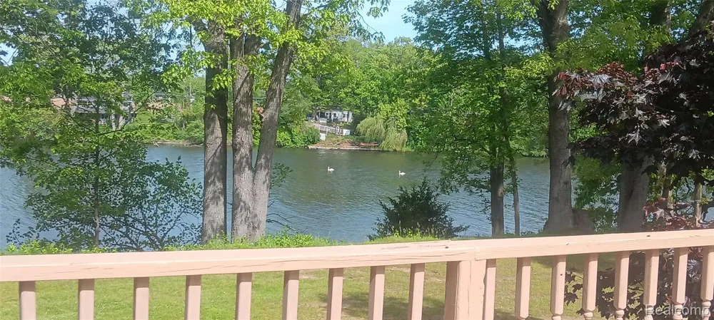 58670 River Heights Drive Three Rivers City, MI 49093