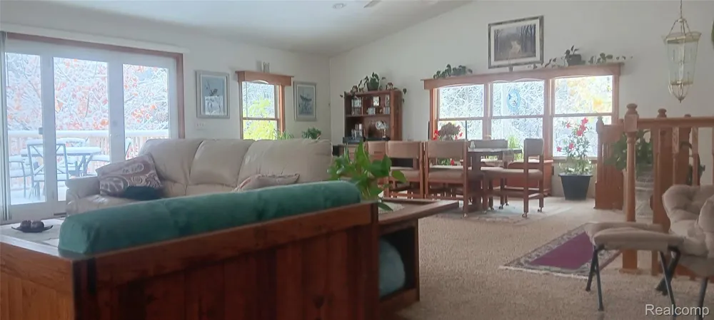 58670 River Heights Drive Three Rivers City, MI 49093