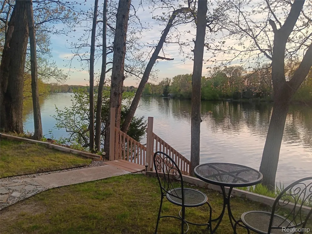 58670 River Heights Drive Three Rivers City, MI 49093