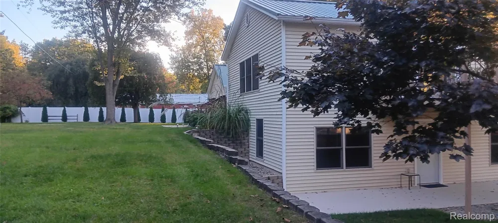 58670 River Heights Drive Three Rivers City, MI 49093