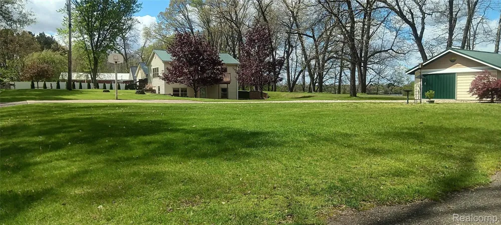 58670 River Heights Drive Three Rivers City, MI 49093