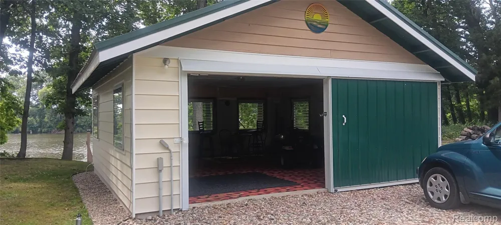58670 River Heights Drive Three Rivers City, MI 49093