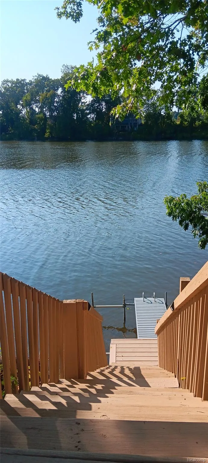 58670 River Heights Drive Three Rivers City, MI 49093