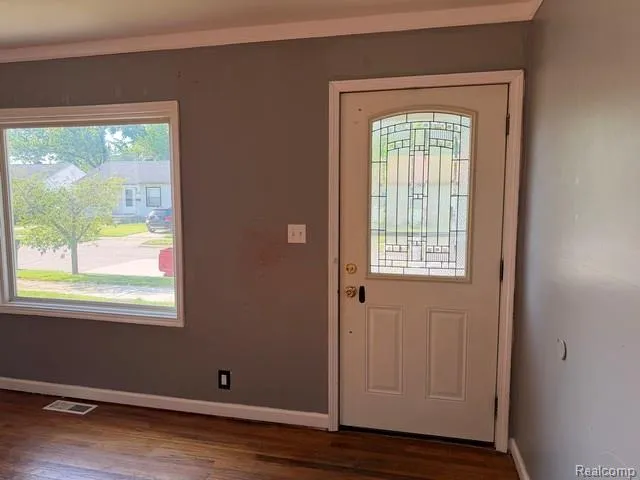 19405 Meier Street Roseville City, MI 48066