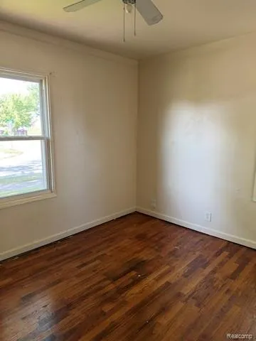 19405 Meier Street Roseville City, MI 48066