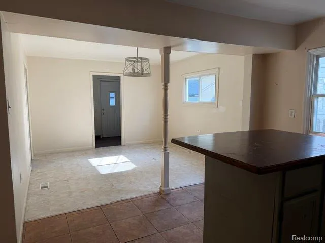 19405 Meier Street Roseville City, MI 48066