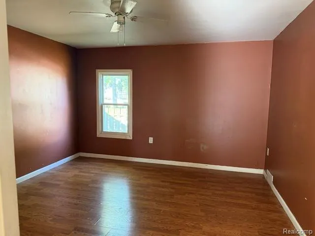 19405 Meier Street Roseville City, MI 48066