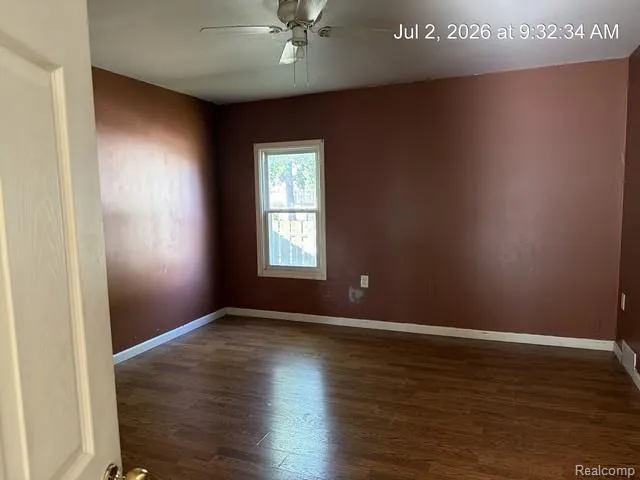 19405 Meier Street Roseville City, MI 48066