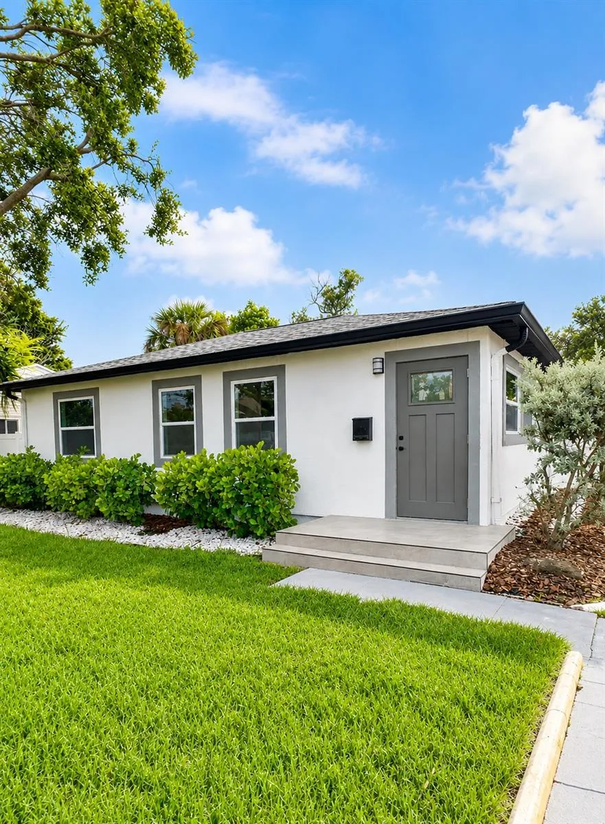 116 85TH AVENUE St Petersburg, FL 33702