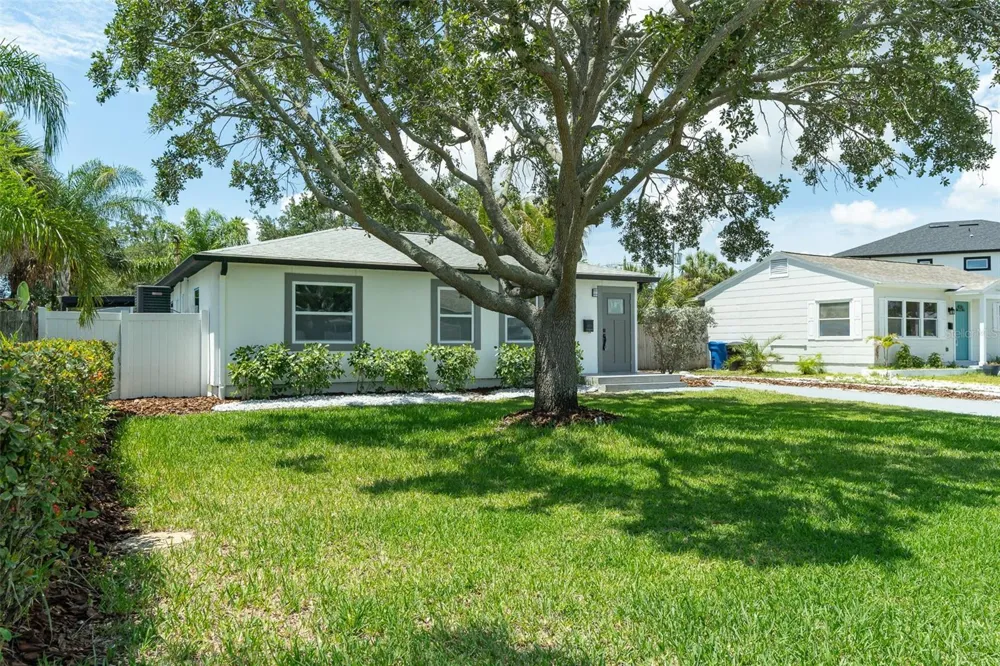 116 85TH AVENUE St Petersburg, FL 33702