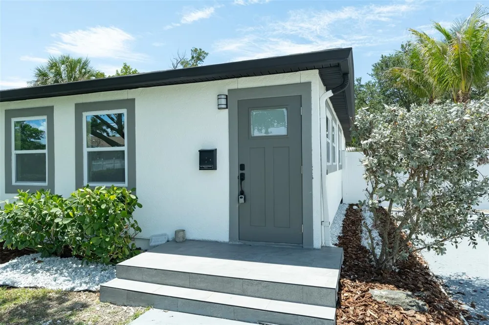 116 85TH AVENUE St Petersburg, FL 33702