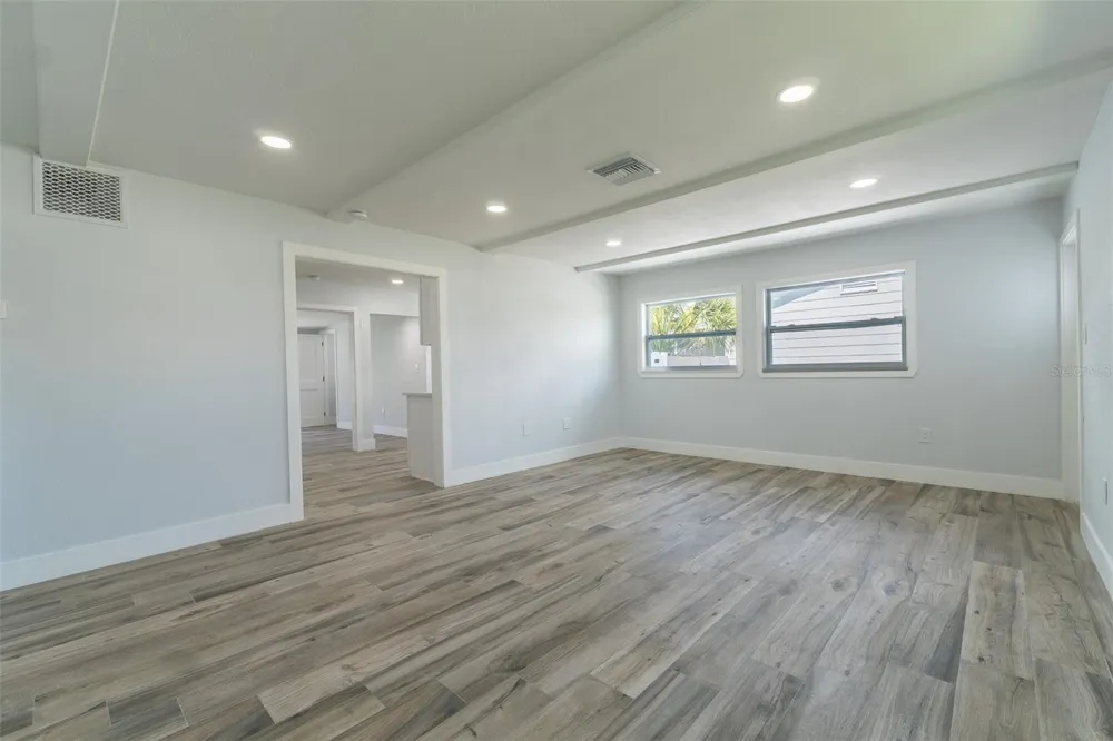 116 85TH AVENUE St Petersburg, FL 33702