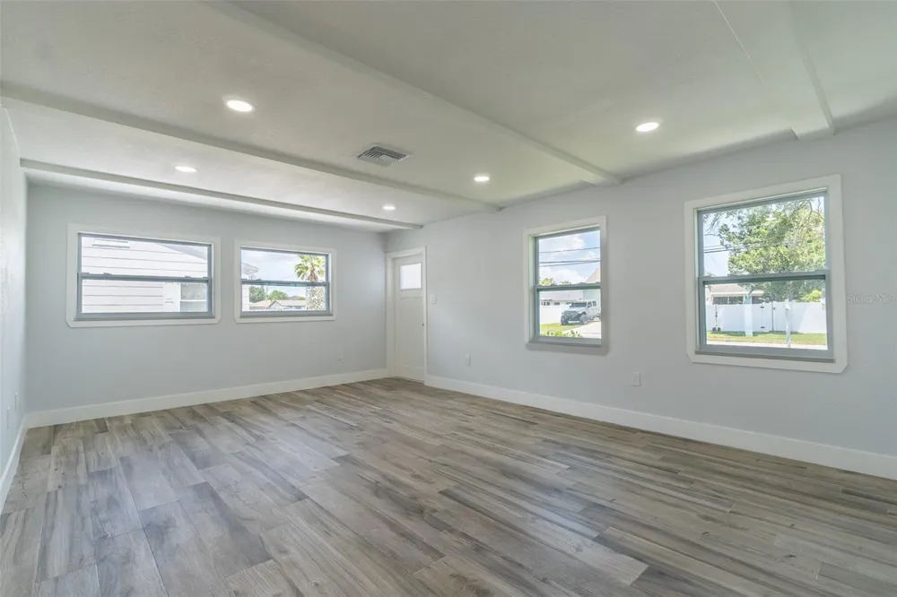 116 85TH AVENUE St Petersburg, FL 33702