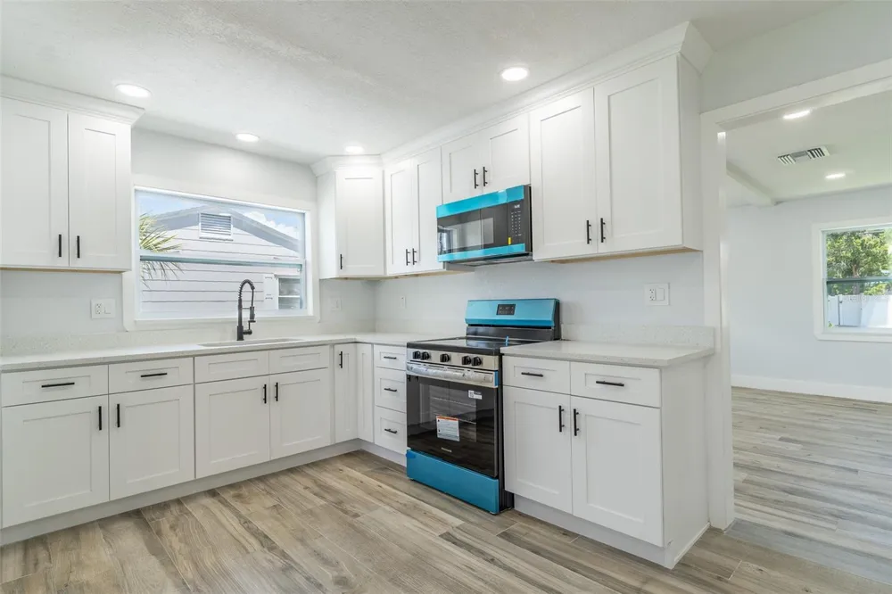 116 85TH AVENUE St Petersburg, FL 33702