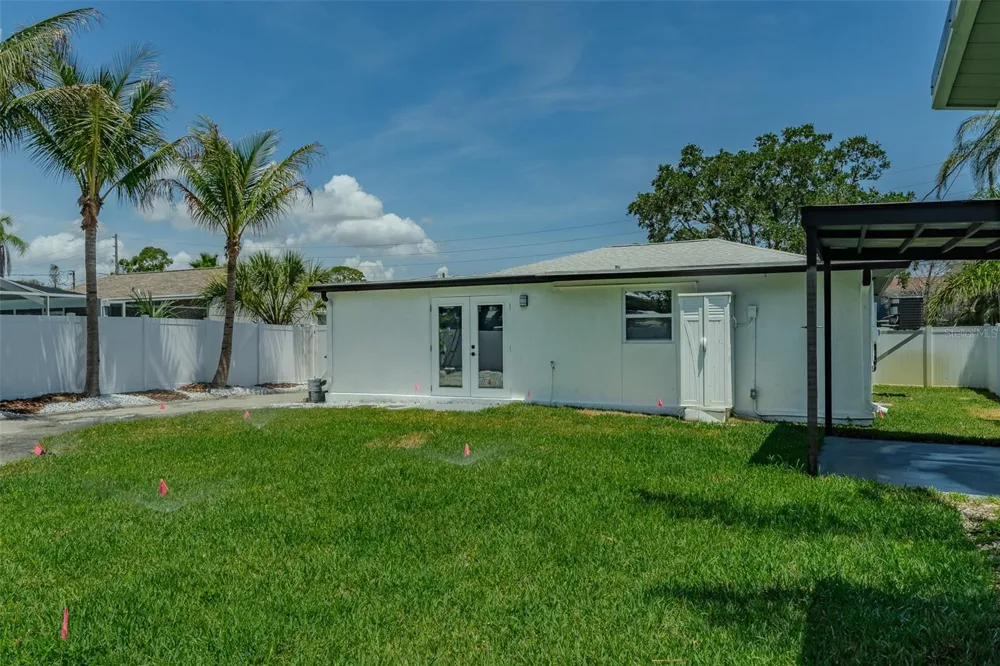 116 85TH AVENUE St Petersburg, FL 33702