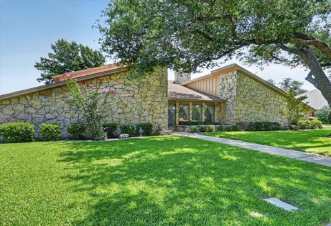 4001 Snow Creek Drive